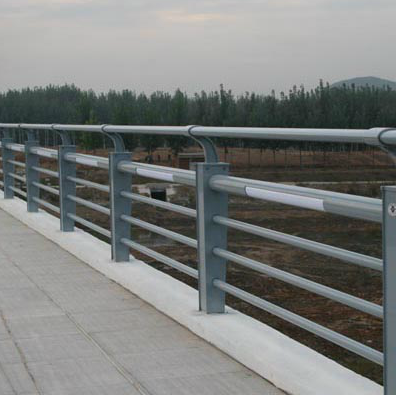 長治304不銹鋼復(fù)合管橋梁護(hù)欄 長治304不銹鋼復(fù)合管橋梁護(hù)欄