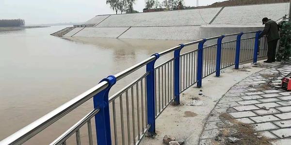 松原碳素鋼復(fù)合管橋梁護(hù)欄 松原碳素鋼復(fù)合管橋梁護(hù)欄